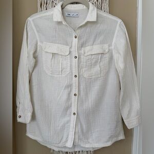 Zara Cream/Ecru Textured Shirt with Brown Buttons.